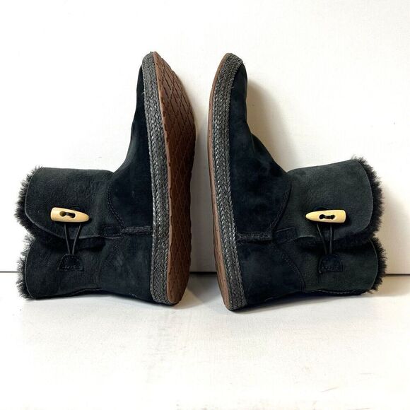 UGG Classic Ankle Bootie Women's 7 Black Leather Sheepskin Lining Pull On Casual - Picture 5 of 11